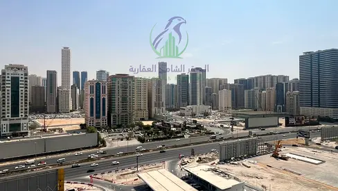 غرفتين ماستر وصاله مع باركينج مجاني مساحه واسعه بلكونه اطلاله مفتوحه موقع مميز علي محرج دبي