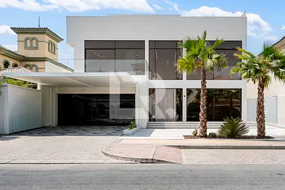 Triple Storey | Fully Renovated | Prime Location