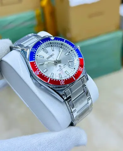 Seiko GMT mens metaquartz watch