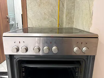Used Siemens electric range with glass-ceramic hob and oven - good working condition
