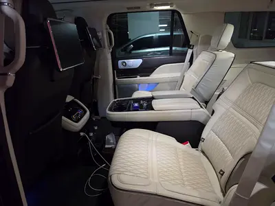 صورة 6 لـ 2021 Lincoln NAVIGATOR