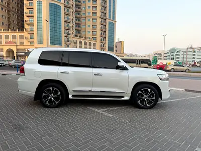 2018 Toyota LAND CRUISER photo 4