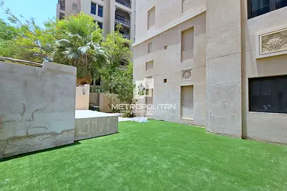 Corner Private Garden | Study Room | Bright Unit