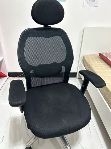 Ergonomic Black Mesh Office Chair with Headrest and Armrests