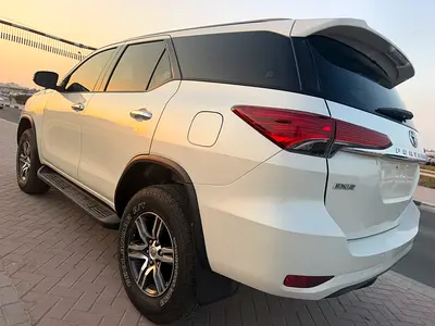 2016 Toyota FORTUNER photo 3