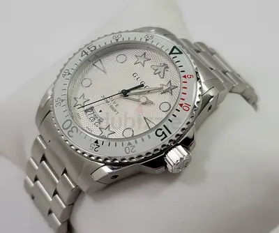 Authentic Gucci Dive date watch 40 mm sapphire crystal omega tissot rado longines rolex iwc