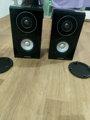 Yamaha bookshelf speakers pair - compact studio monitors