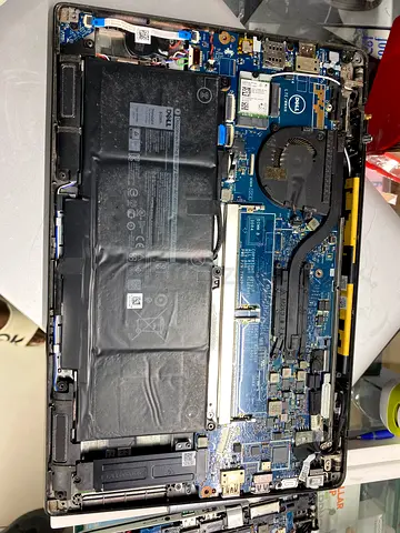 Dell Laptop Internal Components and Motherboard