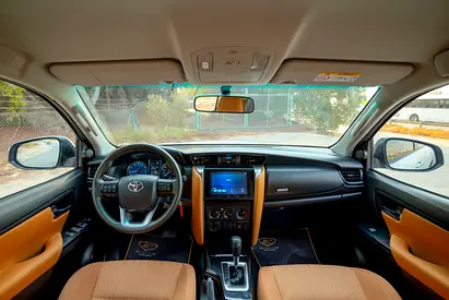 2025 Toyota FORTUNER photo 8
