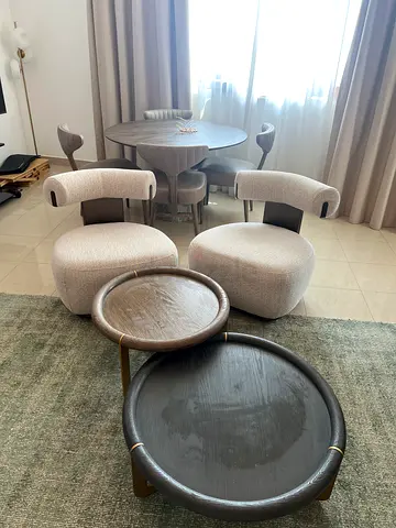 Set of 2 round wooden side tables with metal legs