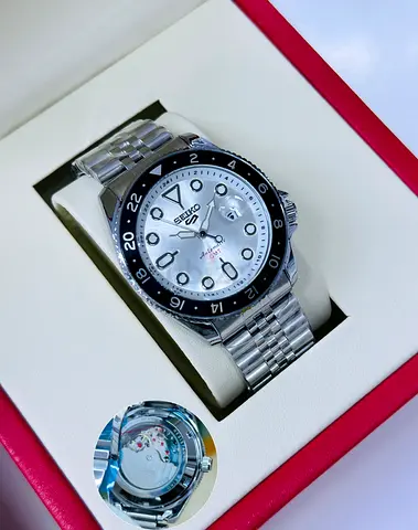Seiko GMT mens metaquartz watch