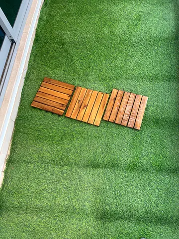 Artificial grass and Wooden Interlocking Deck Tiles (20 pcs) - Good Condition