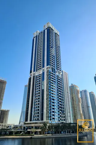 Spacious | 1BRH | Lake View | Unfurnished