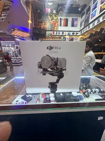 DJI RS 4 Combo Gimbal Stabilizer - Brand Boxed