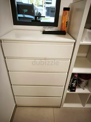 White 5-Drawer Chest / Dresser - Compact and Clean