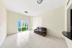 4 CHEQUES- STUDIO - NEXT TO METRO