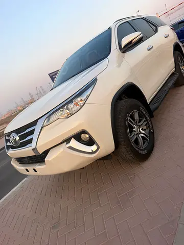 2016 Toyota FORTUNER photo 5