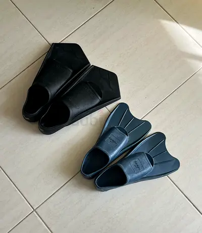 Two pairs of swim fins/snorkeling fins