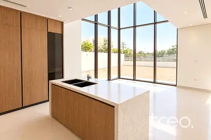 Large Plot | 4 Bed G+2 | Greenbelt