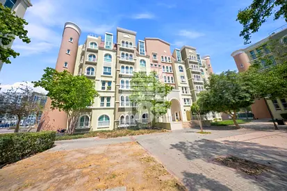 1 Bed + Store | Near Metro | Vacant in Oct