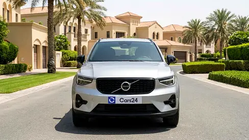 2024 Volvo XC40 photo 2