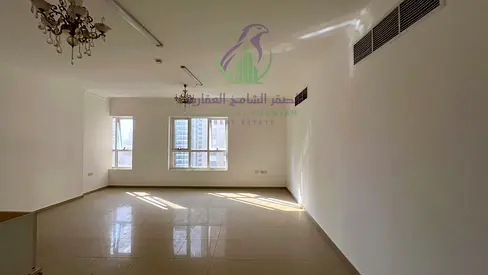 شقة 3 غرف وصالة ببلكونة وإطلالة مفتوحة، غرفة ماستر، 4 حمامات ومساحات واسعة بتقسيم عملي