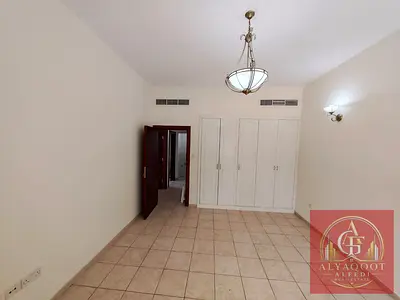 Beautiful 2 BHK | Near Insurance Market Metro | Family Only