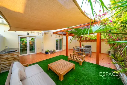 Exquisite 3-Bed TH | Single Row & Fully Upgraded