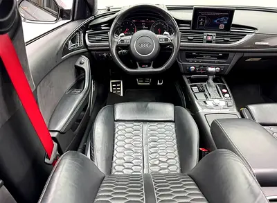 صورة 8 لـ 2017 AUDI RS6