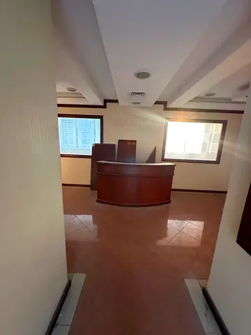 Office for annual rent in Al Majaz 1, Sharjah. Includes free air conditioning and 3 months rent-free. Price: AED 205,000 payable in 4 installments; 5%