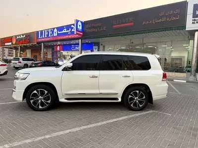2018 Toyota LAND CRUISER photo 5
