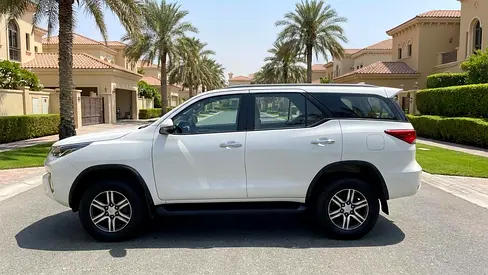 2024 Toyota FORTUNER — фото 3