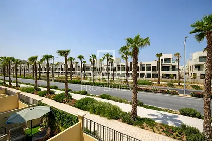 Single row | Close to amenities | Multiply options