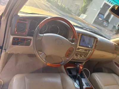 2005 Toyota LAND CRUISER photo 2
