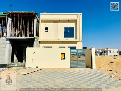 An excellent residential or investment opportunity: own a luxury townhouse featuring a modern façade, a large front setback, a spacious internal court