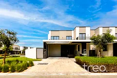 Fully Upgraded | Huge Plot | End Corner Unit