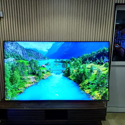 Samsung 82Q800T 82-Inch QLED 8K Smart TV | 8K UHD | Premium Display