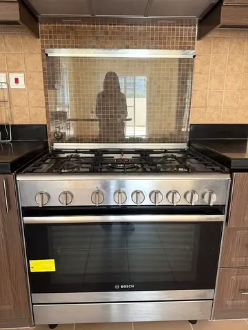 Bosch 5 burner gas cooker same like a new condition