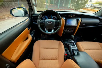 2025 Toyota FORTUNER photo 9