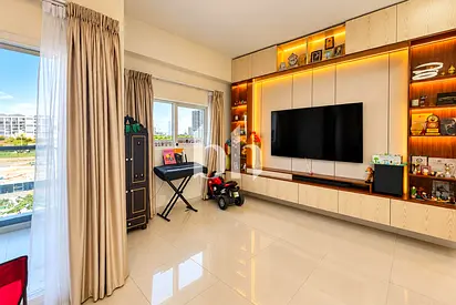 Prime Location | Mid Floor | Unfurnished | Storage