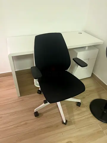 Comfortable clean Desk Chair - Low Low price