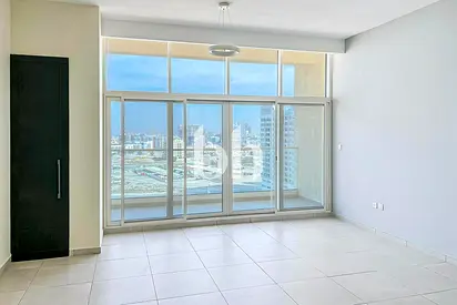 Mid Floor | Naturally Lit | Large Layout