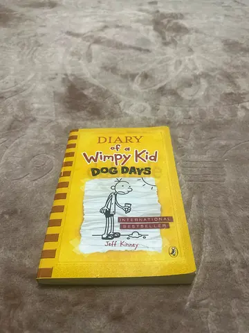 Diary of a Wimpy Kid: Dog Days (Jeff Kinney) - paperback