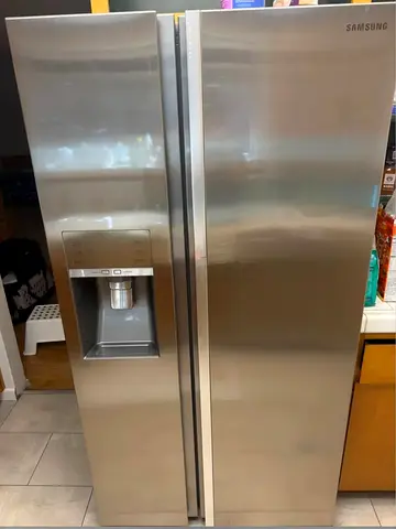 Samsung 21.5 cu. ft. Counter-Depth Side-by-Side Refrigerator with Food ShowCase