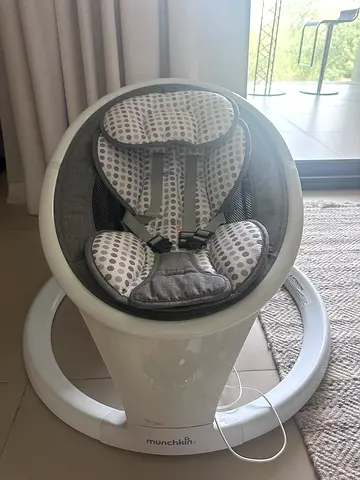 Munchkin Bluetooth Baby Swing with Remote – Like New