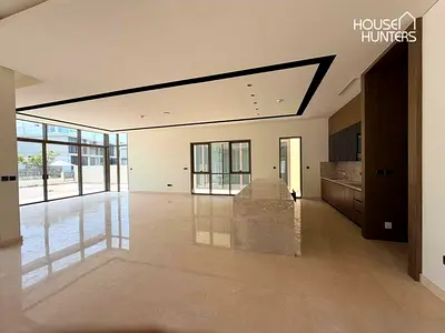 Modern layout | Large plot | Vacant | 6 Bedrooms
