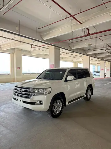 Pristine Toyota Land Cruiser GXR 2019 - GCC Specs - Low Mileage