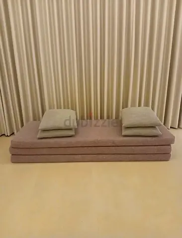 Floor mattress with cushions
