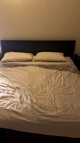 Full Bedroom Set - Bed, nightstands, dresser