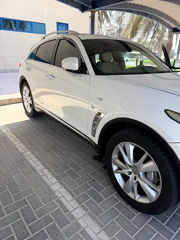 2016 Infiniti QX70 — фото 5